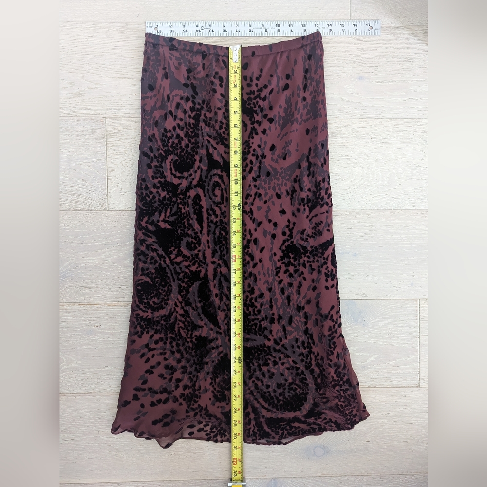 Vintage '90s Abstract Maroon/Burgundy Burn Out Velvet Skirt; Size S - Picture 9 of 9